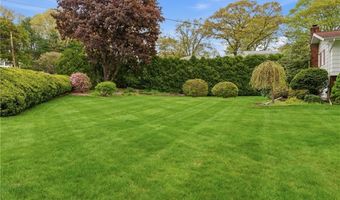 6 Bruce Dr, North Smithfield, RI 02896