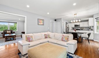 489 Hoyt St, Darien, CT 06820