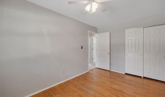 585 Golfwood Dr, Ballwin, MO 63021