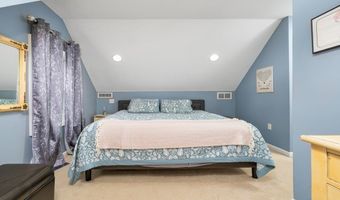 16 Raymond Pl, Cromwell, CT 06416