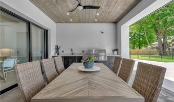 11 Sanctuary Ct, Amherst, NY 14221
