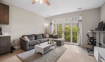 989 S BUCHANAN St 311, Arlington, VA 22204