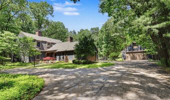385 Greentree Ln NE, Ada, MI 49301