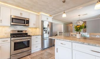 14 Wenscott Ln, North Providence, RI 02904