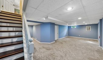 800 Eaglebrooke Dr, Ballwin, MO 63021