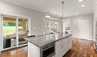 4226 40TH St N, Arlington, VA 22207