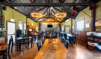 21358 OAK Ln, Aurora, OR 97002