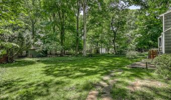 3 Woodland Pl, Airmont, NY 10952