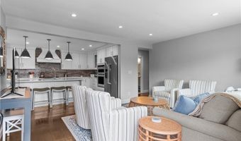 18 Sylvan Ter, Newport, RI 02840