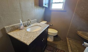 15 W Prospect St, Aurora, MO 65605