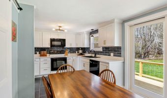 569 Benton Rd, Albion, ME 04910