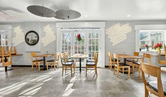 84 N Main St, Ashland, OR 97520