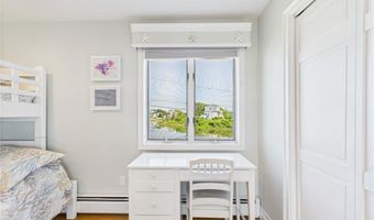 72 Marine Dr, Narragansett, RI 02882