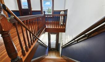 1 Arnold Ave, Newport, RI 02840