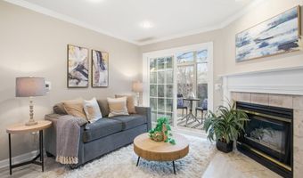 6924 FAIRFAX Dr 122, Arlington, VA 22213