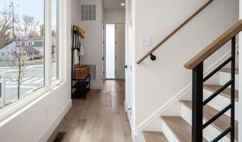 2001 N GEORGE MASON Dr, Arlington, VA 22207