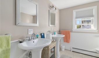1 Adelaide Ave, Bristol, RI 02809