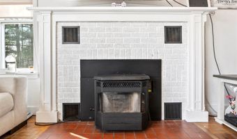 5 Webb Rd, Waterville, ME 04901