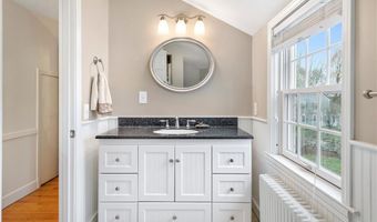 20 Elmsgate Way, East Providence, RI 02916