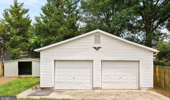 1805 S POLLARD St, Arlington, VA 22204