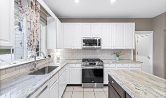 14 Brittany Dr, Bayville, NJ 08721