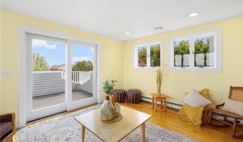 75 N Cliff Dr, Narragansett, RI 02882