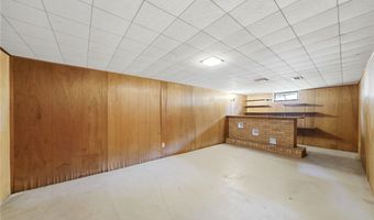 34 Crescent Dr, Akron, NY 14001