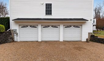 22 Emerald Ln, Bethany, CT 06524
