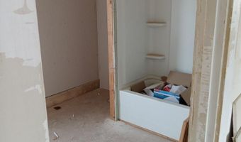 29 Whitney St, Auburn, ME 04210