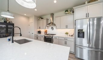 2333 Stonewood Ct SW, Altoona, IA 50009