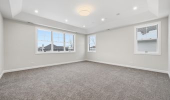 926 E Crest Ave, Addison, IL 60101