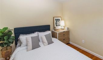 17 Wood Rd, Middletown, RI 02842