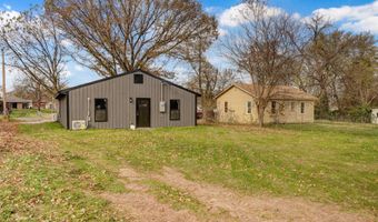 930 Porter Ave, Aurora, MO 65605