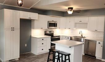 316 Lakeside Dr, Ballwin, MO 63021