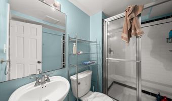 4812 7TH St N, Arlington, VA 22203