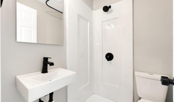 509 W State St, Ashley, IN 46705