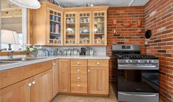 6 Arbeth Ave, Narragansett, RI 02882