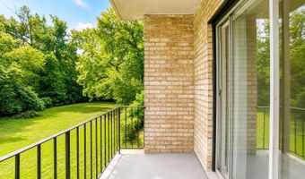 4921 QUARLES St NE 103, Washington, DC 20019