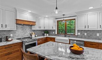 4 Carnation St, Cumberland, RI 02864