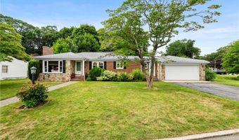 17 Golini Dr, Johnston, RI 02919