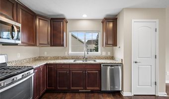 587 Surrey Dr, Aurora, OH 44202