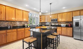 4 Monticello Dr, Amherst, NH 03031