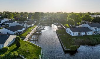 7 Harbor N, Amityville, NY 11701
