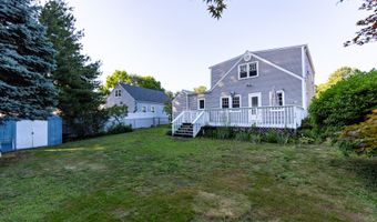 302 E Pasadena Pl, Bridgeport, CT 06610