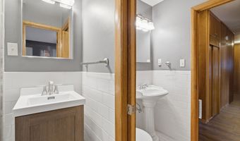 912 W Pleasant St, Aurora, MO 65605