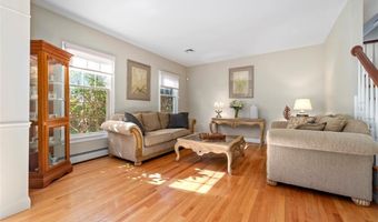 273 Finch Ln, North Kingstown, RI 02874