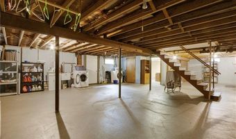 68 Birchwood Dr, Narragansett, RI 02882