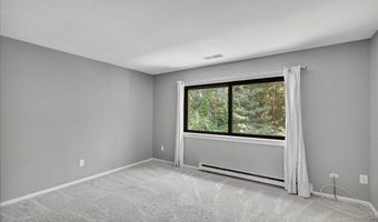 132 Point Of Woods Dr, Albany, NY 12203
