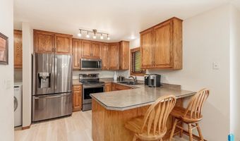 505 N Oak Ridge Rd, Brandon, SD 57005