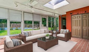 8 Greenwood Pl, Middletown, NJ 07748